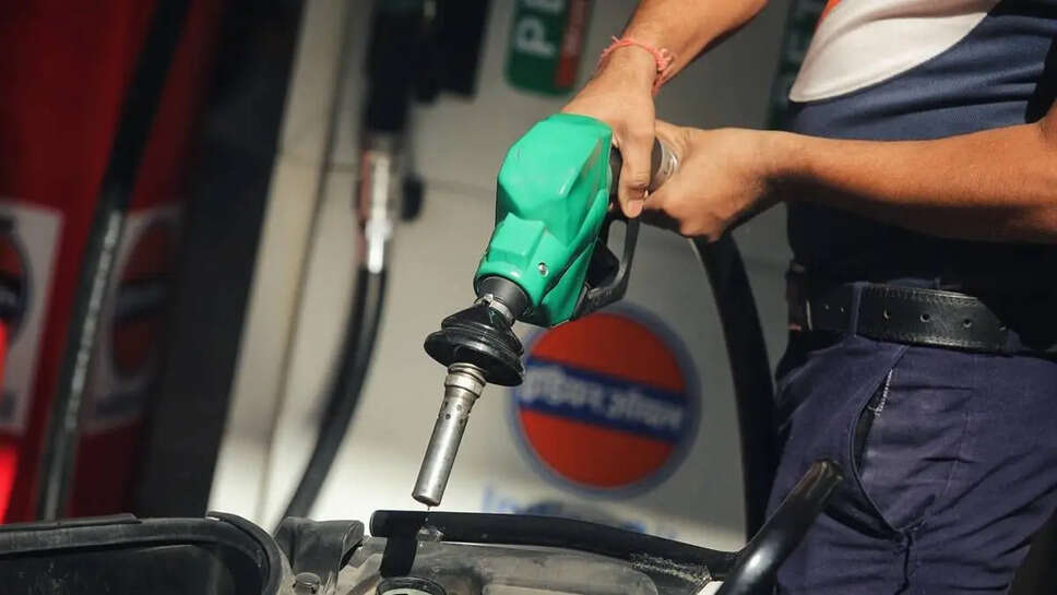 Petrol Diesel Prices Today 13 May 2024: आम जनता के लिए बड़ी राहत! पेट्रोल-डीजल के ताजा भाव जारी, यहाँ देखें 1 लीटर के नए रेट