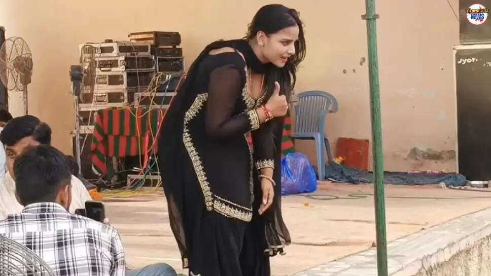 Komal Chaudhary Dance